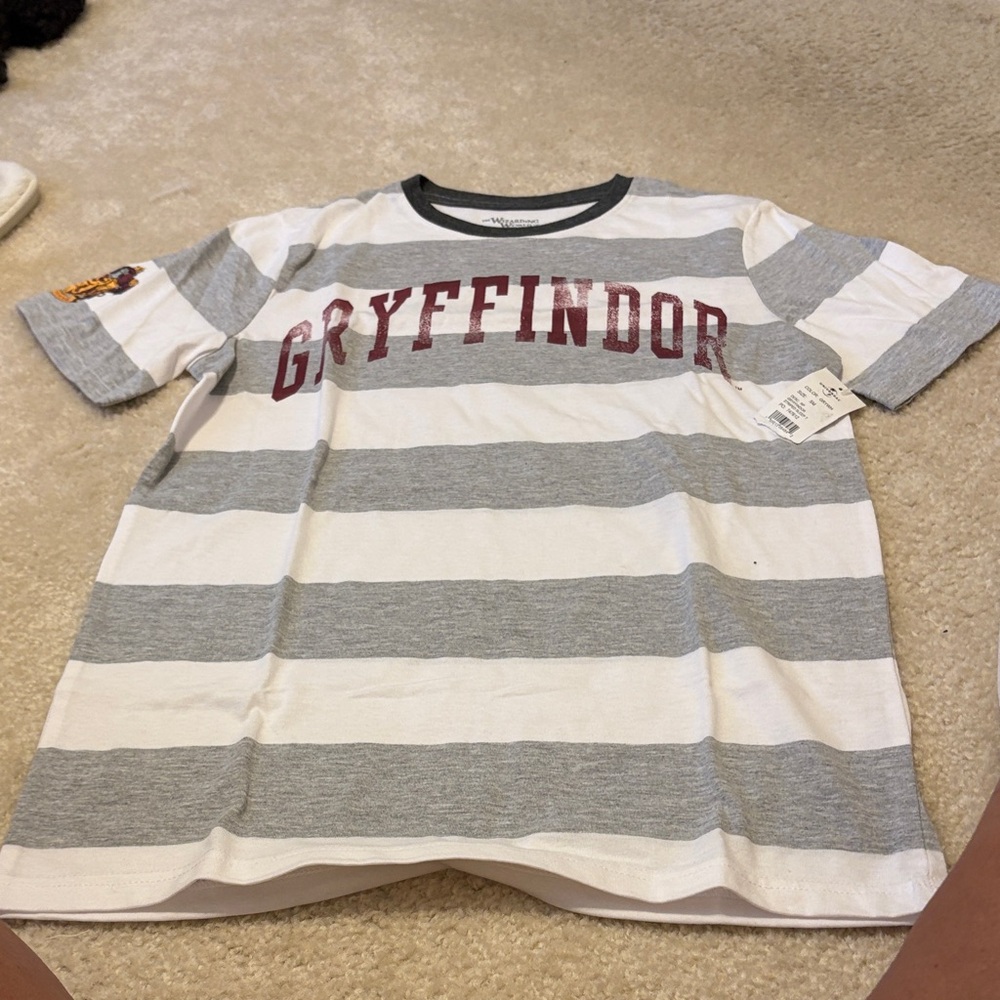 Universal Gryffindor Adult Small T-Shirt - Gray and White